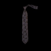 Juodas šešių klosčių (six-fold) kaklaraištis su ornamentu