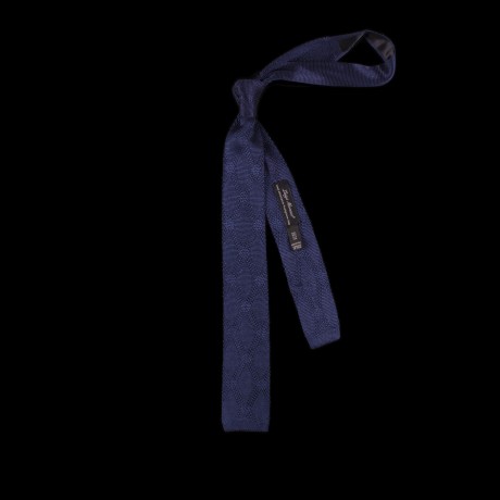Megztas mėlynas šilkinis kaklaraištis