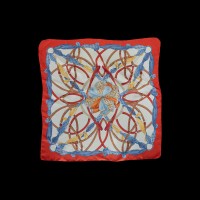 Raudona šilkinė skarelė „Jojimo motyvai“ 